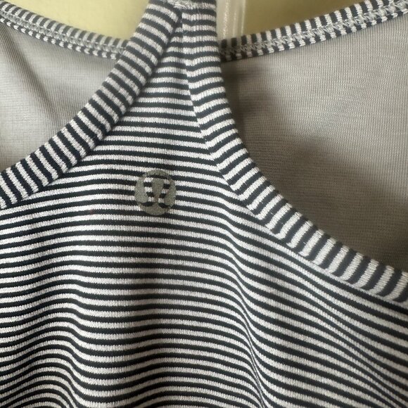 Lululemon Power Y Tank with Built In Bra Size 6 Stripes - Picture 5 of 7